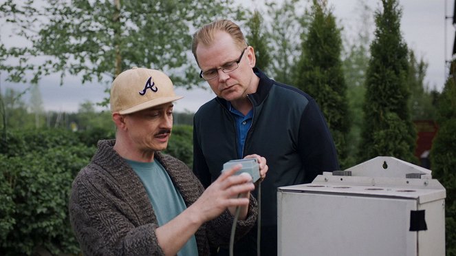 Luottomies - Season 3 - Mopojengi - Z filmu - Kari Ketonen, Antti Luusuaniemi