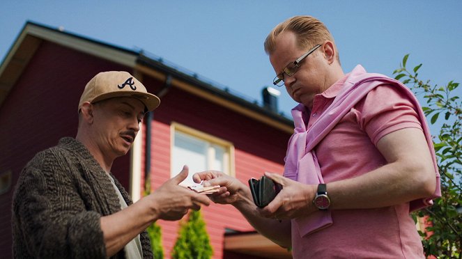 Luottomies - Julkkisnaapurit - De la película - Kari Ketonen, Antti Luusuaniemi