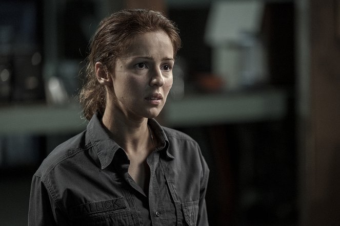 The Walking Dead: Nowy Świat - Krew i kłamstwa - Z filmu - Annet Mahendru