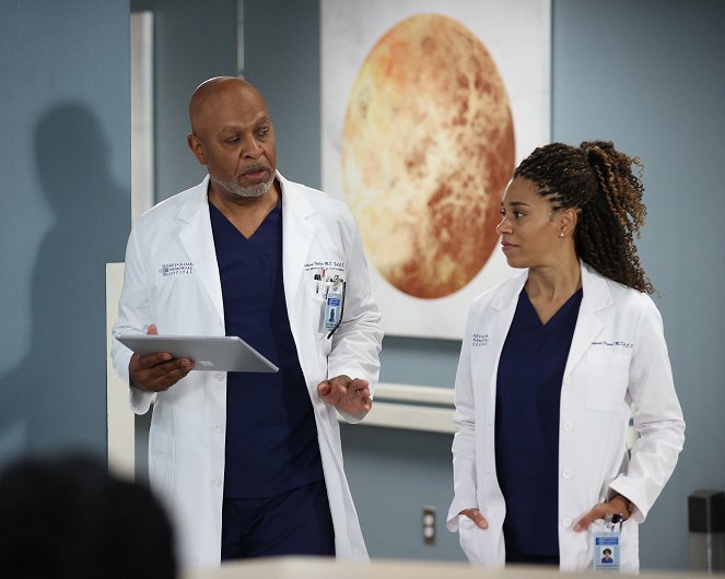 Grey's Anatomy - It Came Upon a Midnight Clear - Photos - James Pickens Jr., Kelly McCreary