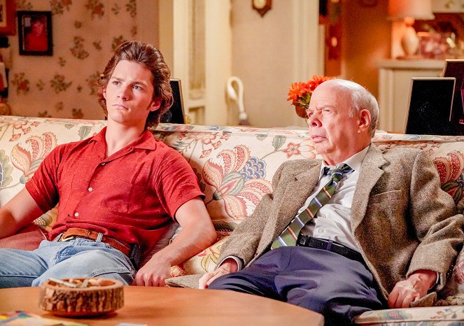 Young Sheldon - Potential Energy and Hooch on a Park Bench - Van film - Montana Jordan, Wallace Shawn