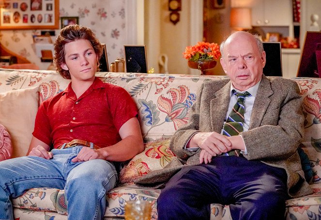 Young Sheldon - Potential Energy and Hooch on a Park Bench - Van film - Montana Jordan, Wallace Shawn