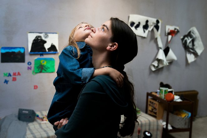 Kolleginnen - Das böse Kind - Photos - Madeleine Tanfal, Emilie Neumeister