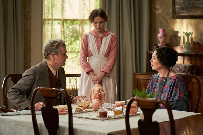 Mothering Sunday - Van film - Colin Firth, Odessa Young, Olivia Colman