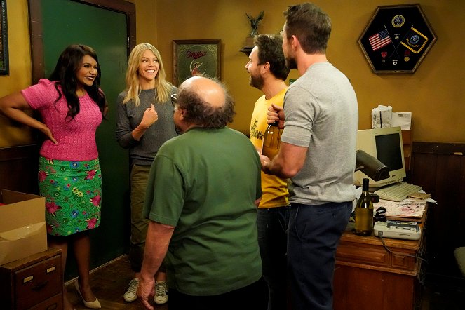 It's Always Sunny in Philadelphia - The Gang Makes Paddy's Great Again - Photos - Mindy Kaling, Kaitlin Olson