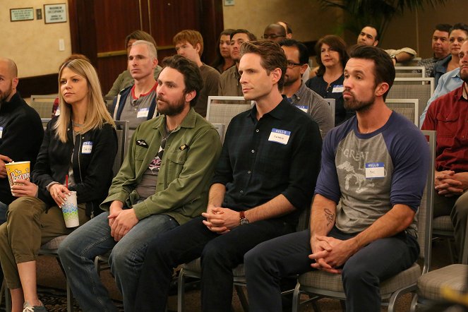 It's Always Sunny in Philadelphia - Time's Up for the Gang - Photos - Kaitlin Olson, Charlie Day, Glenn Howerton, Rob McElhenney