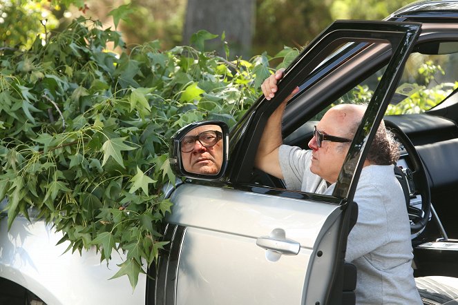 It's Always Sunny in Philadelphia - The Gang Gets New Wheels - Photos - Danny DeVito