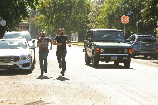 It's Always Sunny in Philadelphia - The Gang Gets New Wheels - Van film - Charlie Day, Rob McElhenney