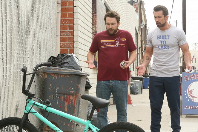It's Always Sunny in Philadelphia - The Gang Gets New Wheels - Photos - Charlie Day, Rob McElhenney