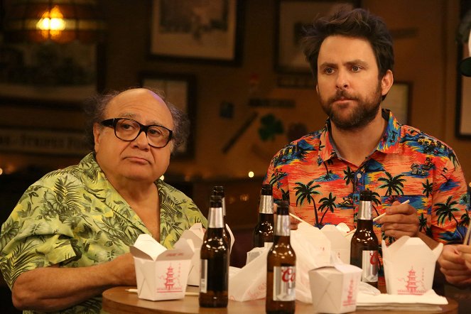 It's Always Sunny in Philadelphia - The Gang Solves the Bathroom Problem - Photos - Danny DeVito, Charlie Day