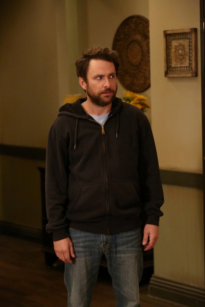 It's Always Sunny in Philadelphia - Charlie's Home Alone - Photos - Charlie Day