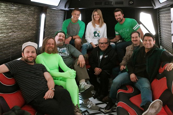 Philadelphia - La Bande gagne le grand match - Tournage - Charlie Day, Kaitlin Olson, Danny DeVito, Rob McElhenney