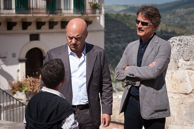 Montalbano felügyelő - Season 10 - Una Faccenda Delicata - Filmfotók - Davide Amatore, Luca Zingaretti, Cesare Bocci