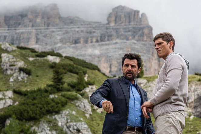 Un passo dal cielo - Season 5 - Van film - Enrico Ianniello, Matteo Martari