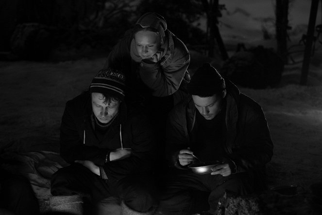 Djatlow-Pass – Tod im Schnee - Episode 4 - Filmfotos - Иван Мулин, Ирина Лукина, Roman Evdokimov