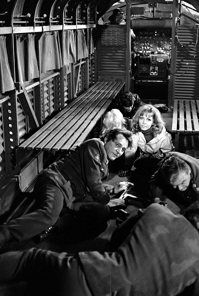 Kémek a sasfészekben - Filmfotók - Richard Burton, Ingrid Pitt