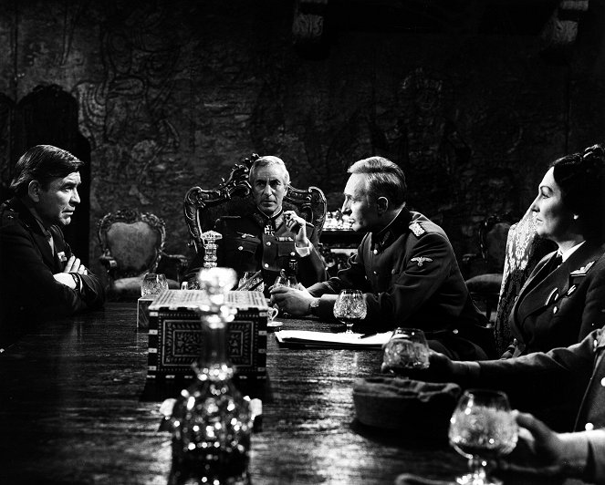 Kémek a sasfészekben - Filmfotók - Robert Beatty, Ferdy Mayne, Anton Diffring, Olga Lowe