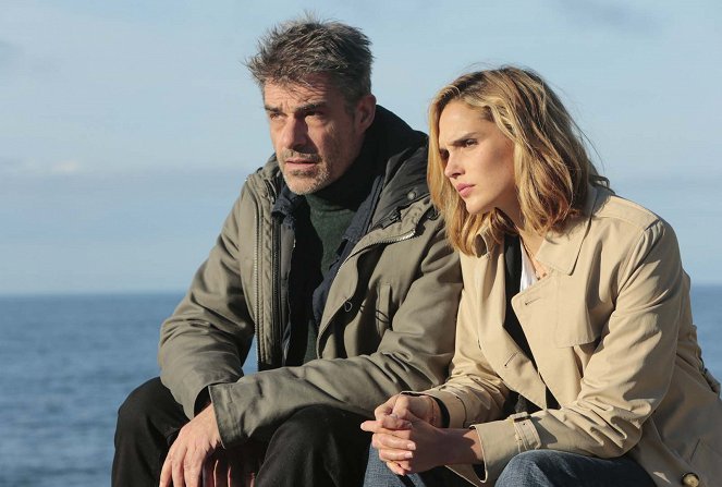 Biarritz - Mord am Meer - Filmfotos - Thierry Neuvic, Camille Lou