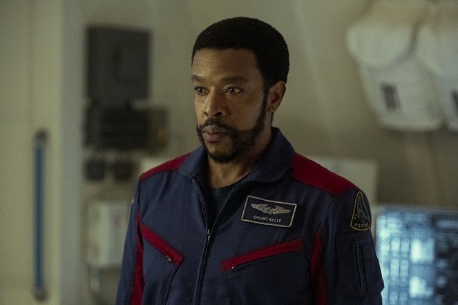 Lost in Space - The New Guy - Photos