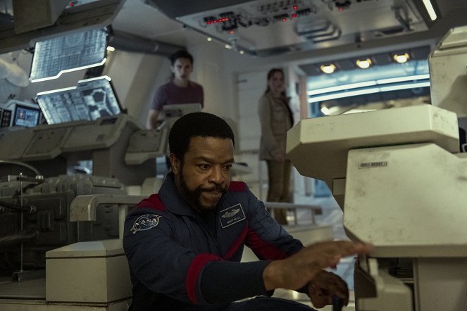 Lost in Space - The New Guy - Photos