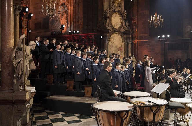 Weihnachtskonzert aus dem Stephansdom Besinnliche Klänge mit den Wiener Sängerknaben und Wiener Symphonikern - Do filme