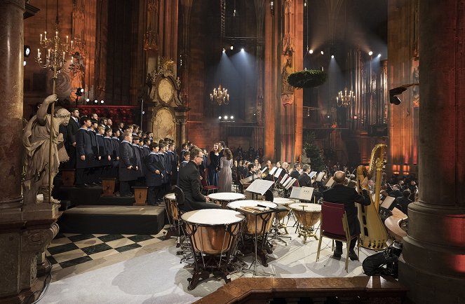 Weihnachtskonzert aus dem Stephansdom Besinnliche Klänge mit den Wiener Sängerknaben und Wiener Symphonikern - Do filme