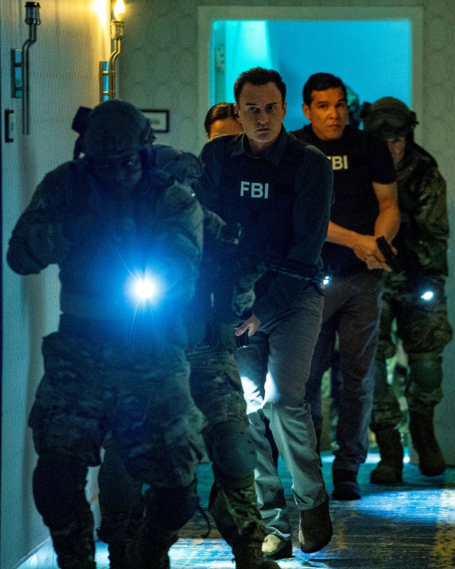 FBI: Most Wanted - Verletzte Seele - Filmfotos - Julian McMahon, Nathaniel Arcand