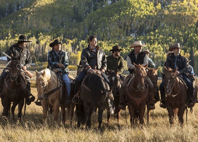 Yellowstone - Amanhecer - Do filme - Gil Birmingham, Cole Hauser, Kevin Costner, Wes Bentley