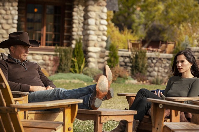 Yellowstone - Coming Home - Photos - Kevin Costner, Kelsey Asbille