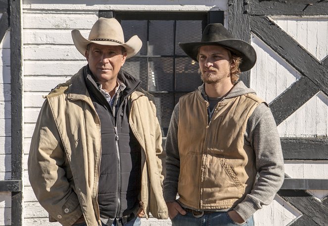 Yellowstone - Coming Home - Photos - Kevin Costner, Luke Grimes
