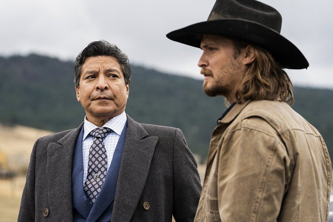 Yellowstone - I Want to Be Him - Photos - Gil Birmingham, Luke Grimes