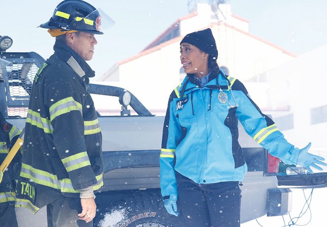 9-1-1: Lone Star - The Big Chill - Photos - Jack Conley, Gina Torres