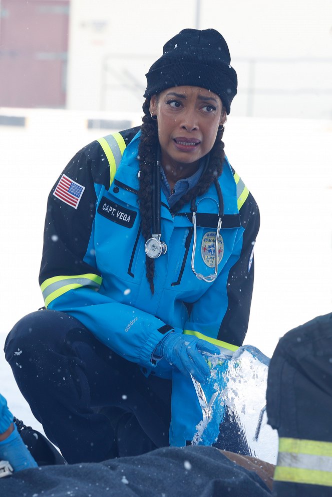 9-1-1: Lone Star - The Big Chill - Photos - Gina Torres