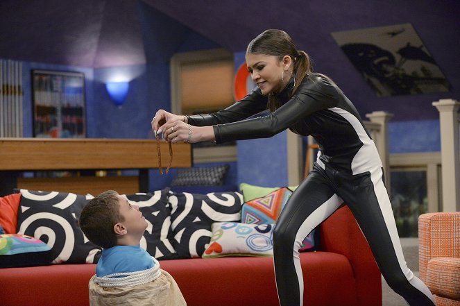 K.C. Undercover - All Howl's Eve - De la película - James DiGiacomo, Zendaya