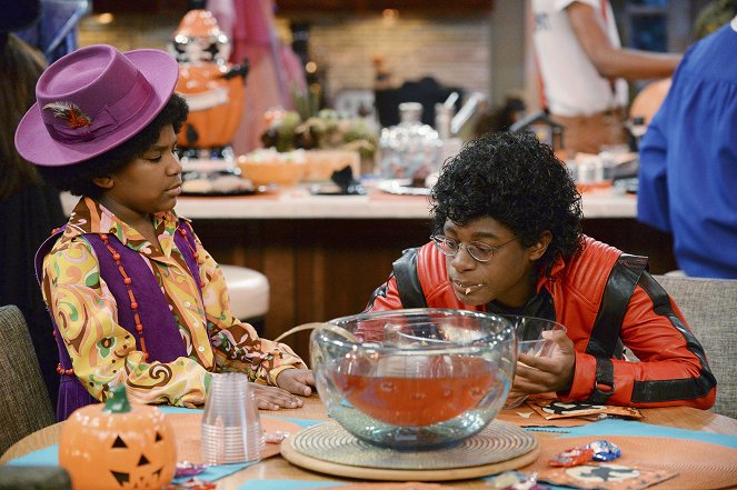 K.C. Undercover - All Howl's Eve - Filmfotos - Trinitee, Kamil McFadden