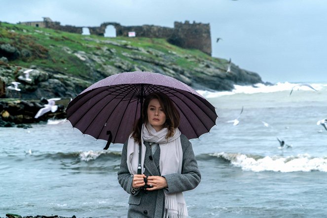 Camdaki Kız - Season 2 - Film - Burcu Biricik