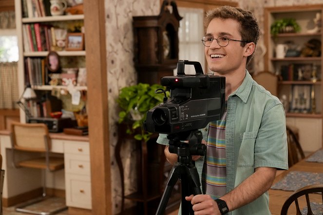 The Goldbergs - Season 9 - You Only Die Once, or Twice, but Never Three Times - Photos - Sean Giambrone