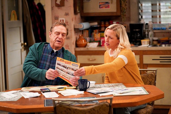 The Conners - Season 4 - Three Exes, Role Playing and a Waterbed - Photos - John Goodman, Alicia Goranson