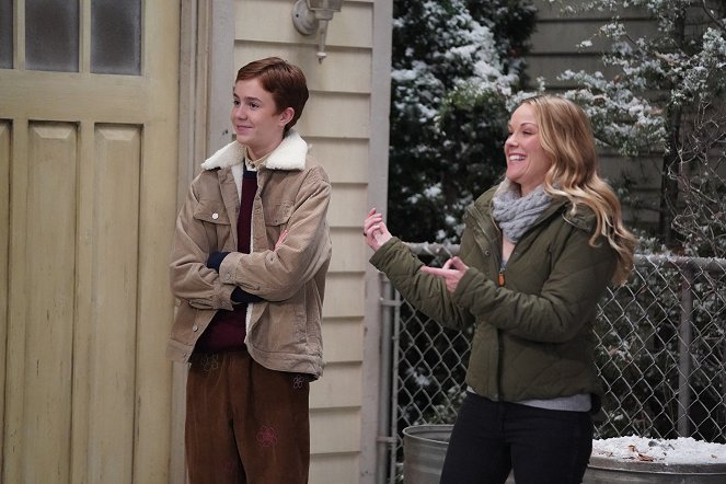 The Conners - Three Exes, Role Playing and a Waterbed - Photos - Ames McNamara, Andrea Anders