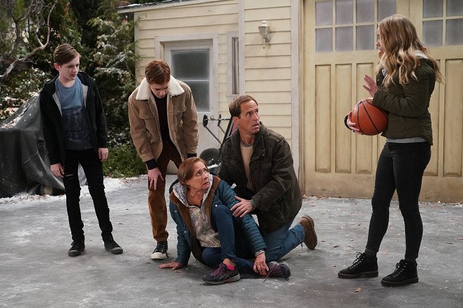Die Conners - Season 4 - Three Exes, Role Playing and a Waterbed - Filmfotos - Ames McNamara, Laurie Metcalf, Nat Faxon