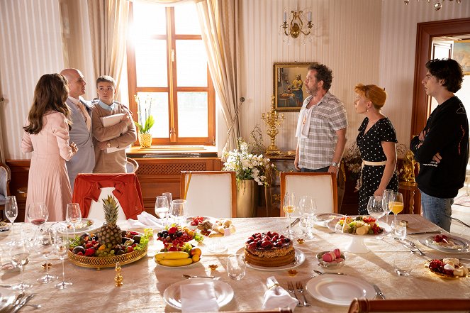 Šťastní vs. Šťastní - Z filmu - Dušan Cinkota, Max Bolf, Marián Miezga, Helena Krajčiová, Adam Kubala