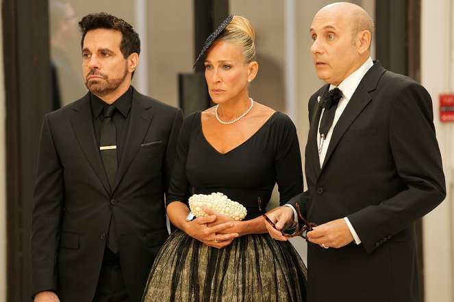 And Just Like That... - Little Black Dress - Photos - Mario Cantone, Sarah Jessica Parker, Willie Garson