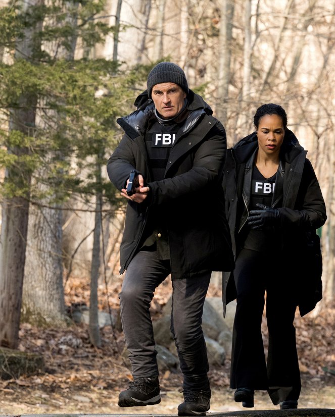 FBI: Most Wanted - Season 2 - Dysfunction - De la película - Julian McMahon, Roxy Sternberg