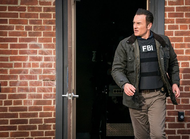 FBI: Most Wanted - Deconflict - Van film - Julian McMahon