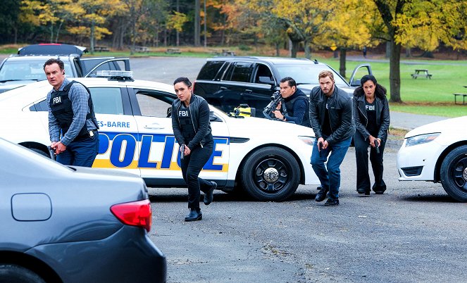 FBI: Most Wanted - Season 2 - Rampage - Photos - Julian McMahon, Keisha Castle-Hughes, Nathaniel Arcand, Kellan Lutz, Roxy Sternberg