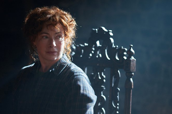 A Discovery of Witches - Familienglück - Filmfotos - Alex Kingston
