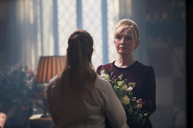 A Discovery of Witches - Season 3 - Episode 5 - Photos - Lindsay Duncan