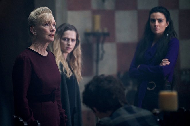A Discovery of Witches - Episode 7 - Photos - Lindsay Duncan