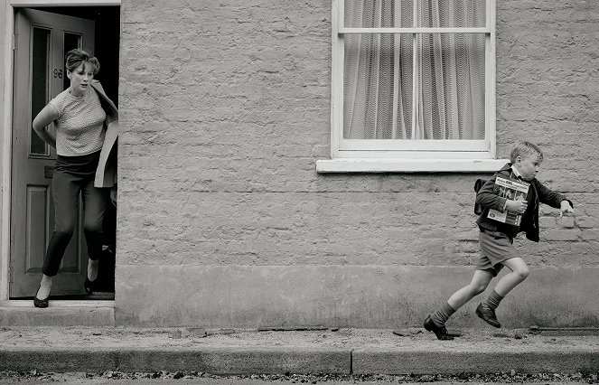 Belfast - Kuvat elokuvasta - Caitríona Balfe