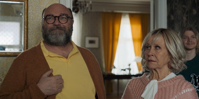 Kämppikset - De la película - Pertti Sveholm, Eeva Litmanen